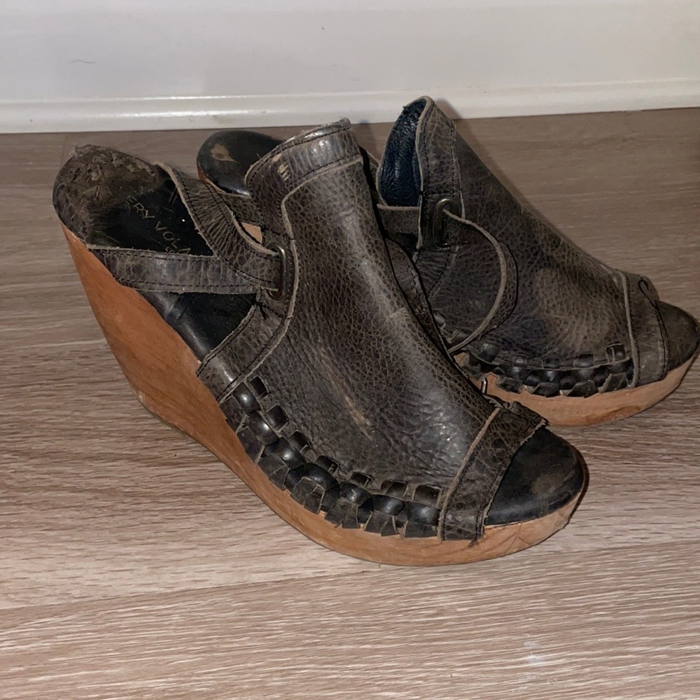 Gray Wedges - image 1
